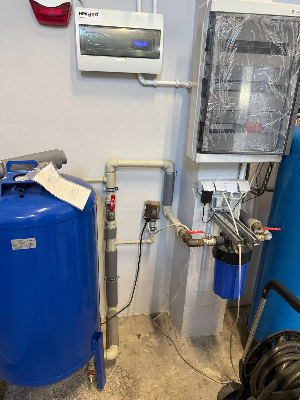 Sterownik hydroforu przy zbiorniku — DobryHydraulik Gdańsk