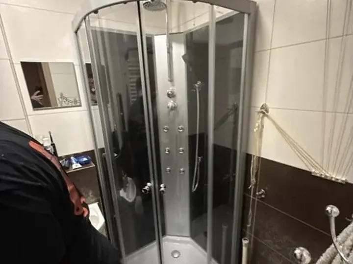 Bateria prysznicowa w kabinie narożnej — DobryHydraulik Gdańsk